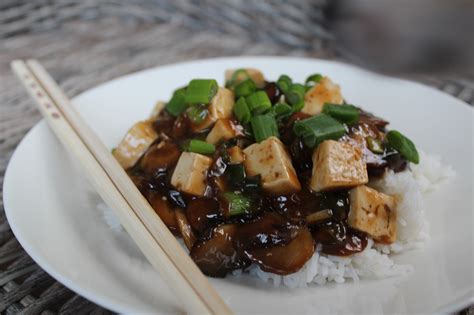  Huanggangin Tiiviit Tofu-Palat ja Kirpeä Sichuanin Mausteyhdistelmä: Osaako Huanggangista Löytyä Uusi Susikko?