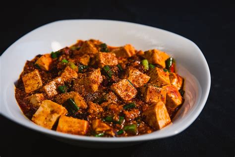  Bazhongin Mapo Tofu: Uskomaton Chili-Herkku, Joka Sovittaa Suun ja Sydämen!